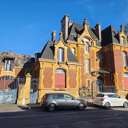 Appartement Atypique - 2 Chambres - Rue Calme Dans Centre Ville Sedan Exterior photo