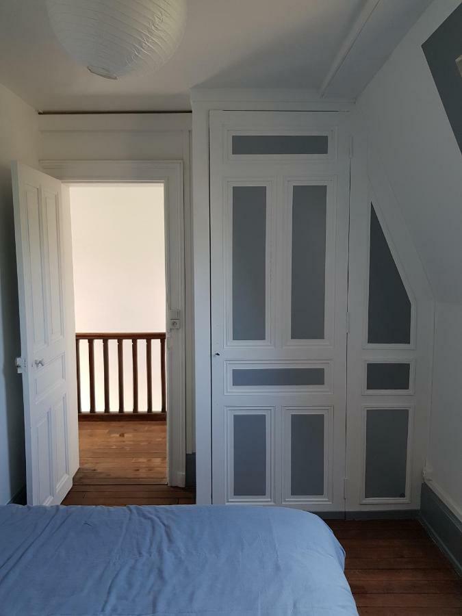 Appartement Atypique - 2 Chambres - Rue Calme Dans Centre Ville Sedan Exterior photo