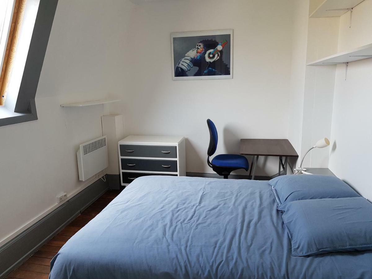 Appartement Atypique - 2 Chambres - Rue Calme Dans Centre Ville Sedan Exterior photo